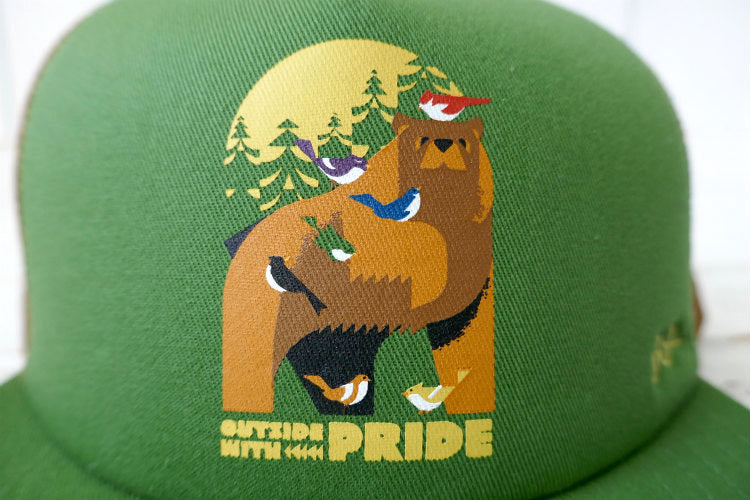 REI COOP 熊 クマ ベアー OUTSIDE WITH PRIDE グリーン×ブラウン トラッカーハット キャップ アウトドア キャンプ USA