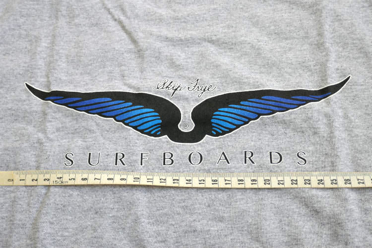 Skip Frye スキップフライ Frye Wings サーフィン  グレー×ブルー Tシャツ ポケットT シャツ Sサイズ ステッカー付き カリフォルニア  老舗サーフボードブランド