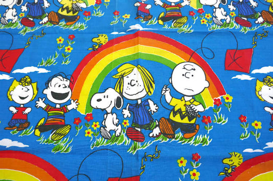 SNOOPY スヌーピー ピーナッツの仲間たち 虹 レインボー カイト 凧揚げ 60's ヴィンテージ カーテン 生地 ファブリック テキスタイル USA