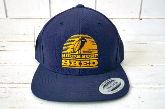 BIRD'S SURF SHED バードサーフシェッド カリフォルニア サンディエゴ サーフショップ ネイビー×イエロー 刺繍 トラッカーハット キャップ USA ステッカー付き