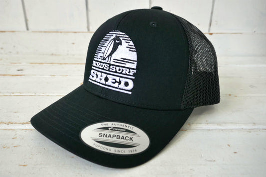 BIRD'S SURF SHED バードサーフシェッド カリフォルニア サンディエゴ サーフショップ ブラック×ホワイト 刺繍 トラッカーハット メッシュキャップ USA ステッカー付き