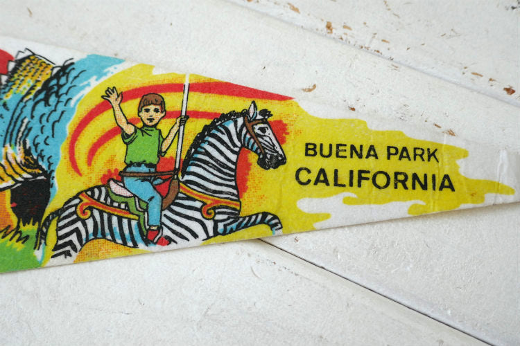 Knott's Berry Farm ナッツベリーファーム 恐竜 カリフォルニア テーマパーク 遊園地 80's ヴィンテージ ペナント バナー 旗 壁飾り USA
