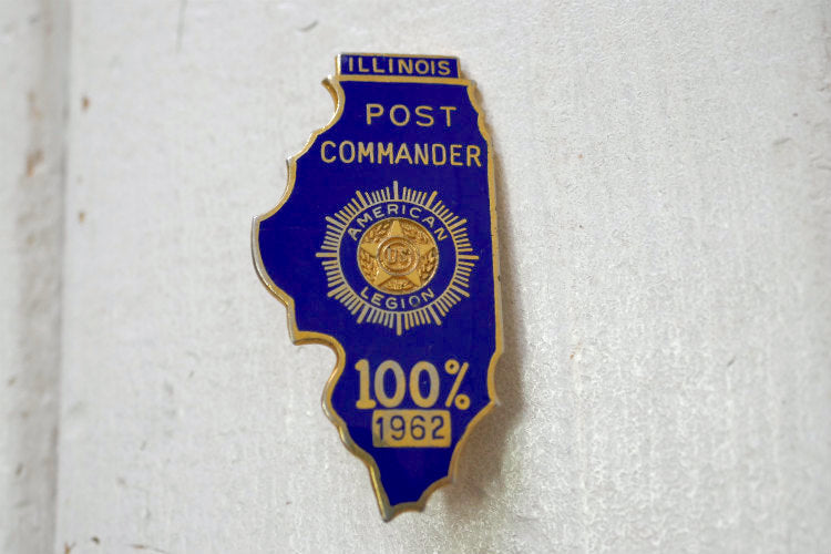 イリノイ州 駐屯地司令官 退役軍人組織 1962 ヴィンテージ ミリタリー エナメル ピンバッジ US AMERICAN LEGION