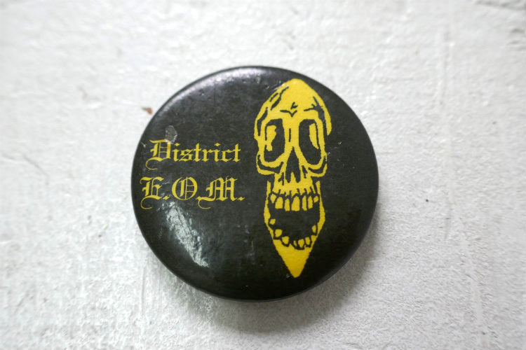 スカル District EOM 骸骨 ヴィンテージ ドクロ 缶バッジ USA ファッション アクセサリー