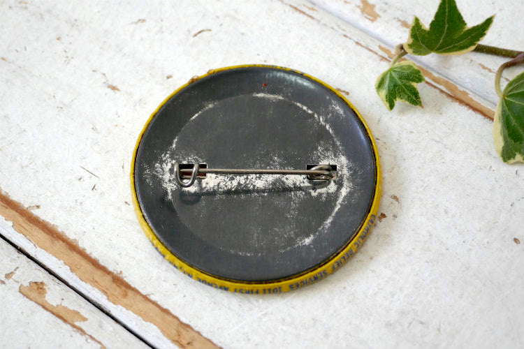 Touch a Hungry World CATHOLIC RELIEF SERVICES カトリック救済事業団 ヴィンテージ 缶バッジ NY