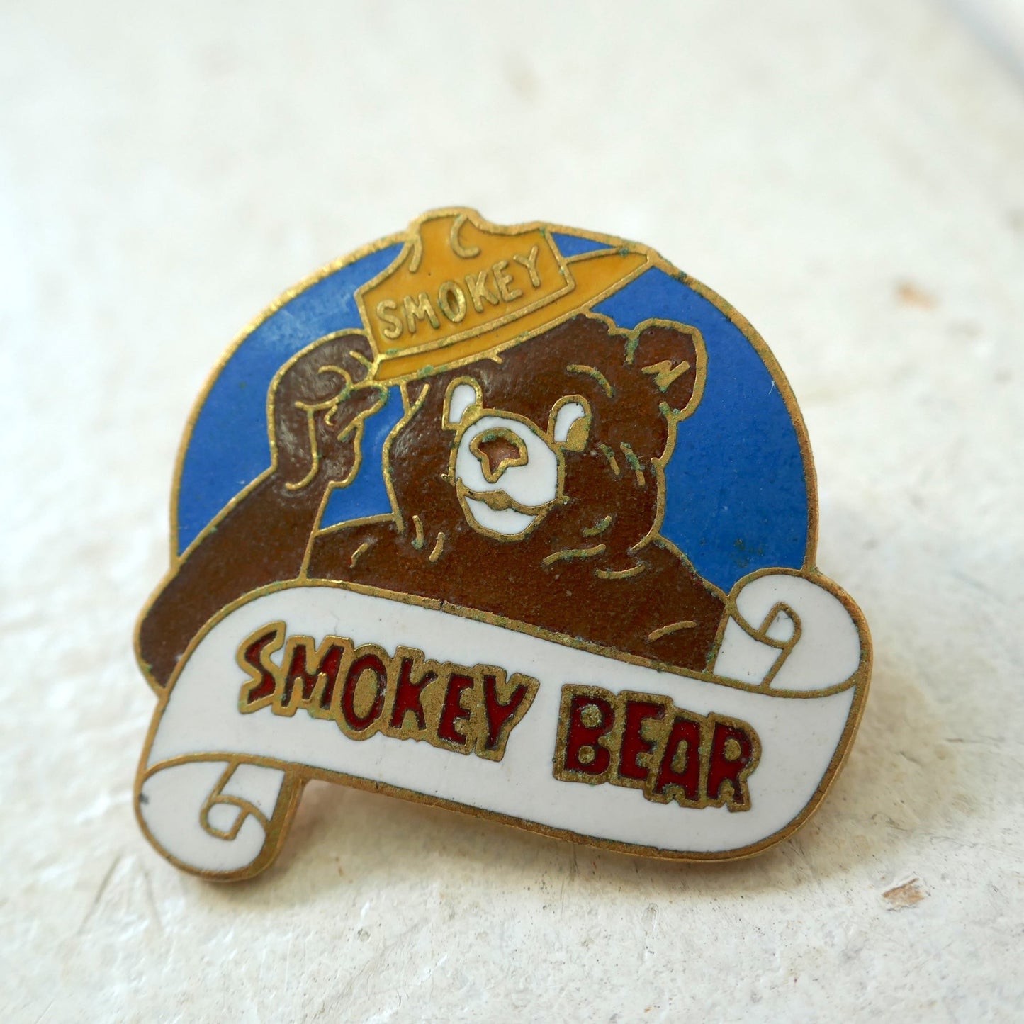 スモーキーベア SMOKEY BEAR クマ ピンバッジ ピンズ アメリカ 森林火災防止 キャラクター ファッションアクセサリー 小物