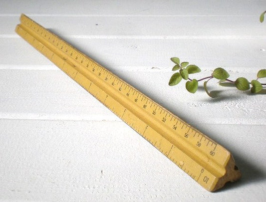 USA 三角形のビンテージ・木製メジャー