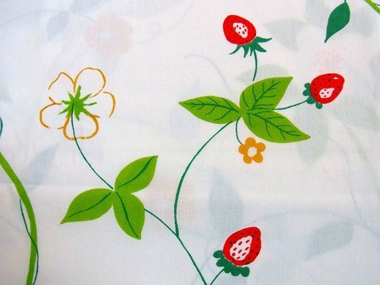 イチゴ柄・ヴィンテージ・ユーズドシーツ(1/2) USA