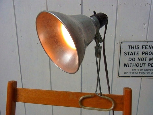 【UL】アルミ製・白いペンキの付いたヴィンテージ・クリップライト/ポータブルランプ/照明 USA