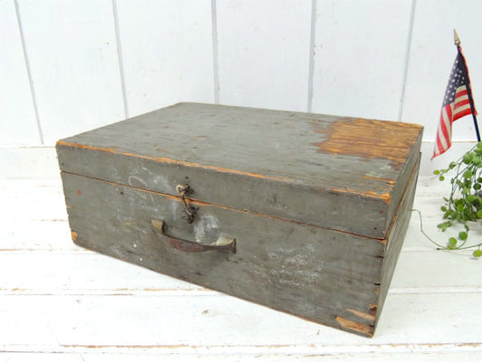 ミリタリーカラー・仕切り付き・木製・ヴィンテージ・木箱・ウッドボックス・工具箱 USA・トランク