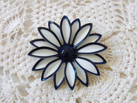 レトロなフラワーモチーフ・デッドストック・ヴィンテージ・ブローチ/スカーフ留め/アクセサリー USA