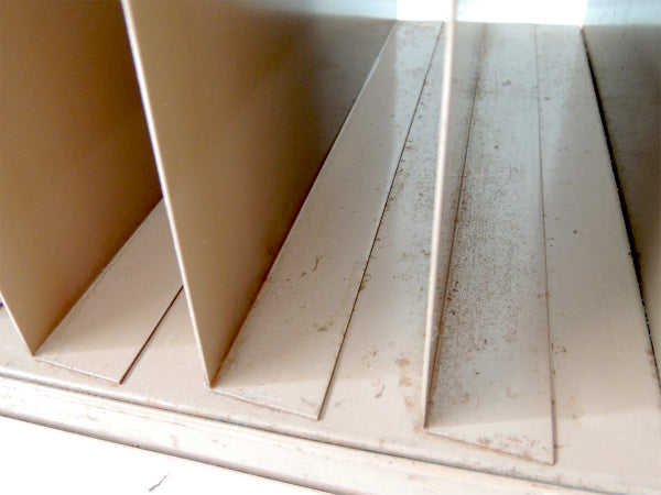 US インダストリアル・メタル・ビンテージ・書類スタンド ブックスタンド 仕切り 工業系