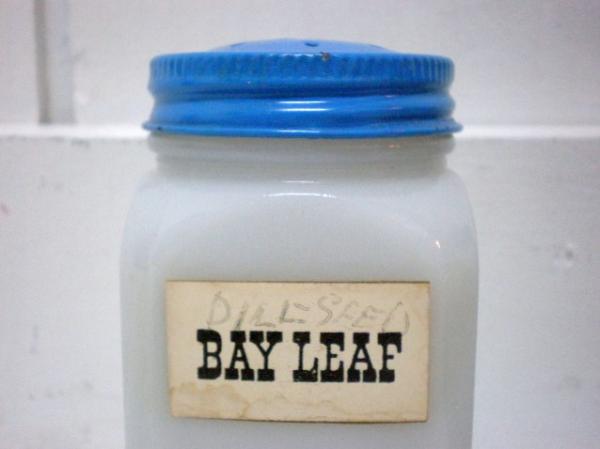 【MINT&BAY LEAF】USA・ミルクガラス製・アンティーク・スパイスボトル2個セット