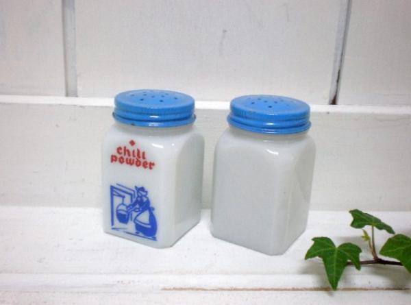 USA　ミルクガラス製・アンティーク・スパイスボトル2個セット