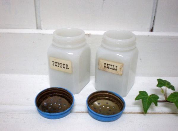 【PEPPER&CHILI】USA・ミルクガラス製・アンティーク・スパイスボトル2個セット