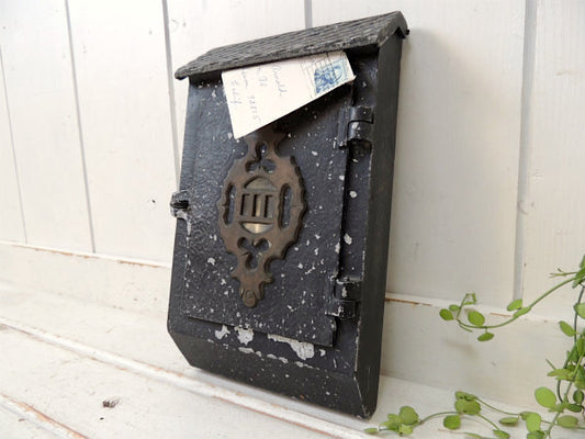 USA!黒色のキャストアイアン製・アンティーク・メールボックス/郵便受け/ポスト