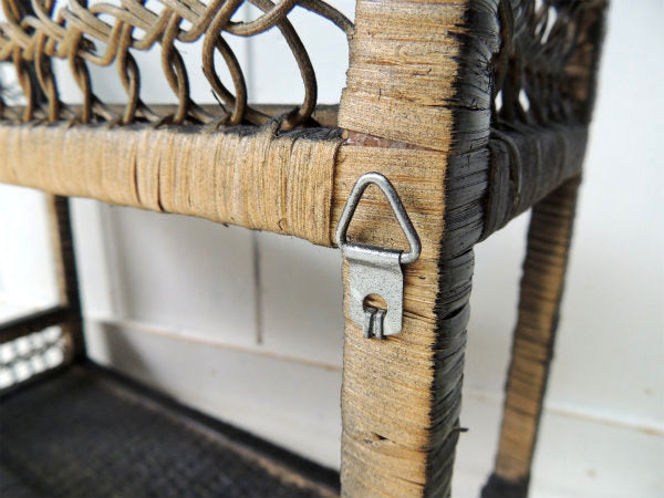 黒色の2段式・ヴィンテージ・ウィッカーシェルフ/飾り棚/ウォールシェルフ USA