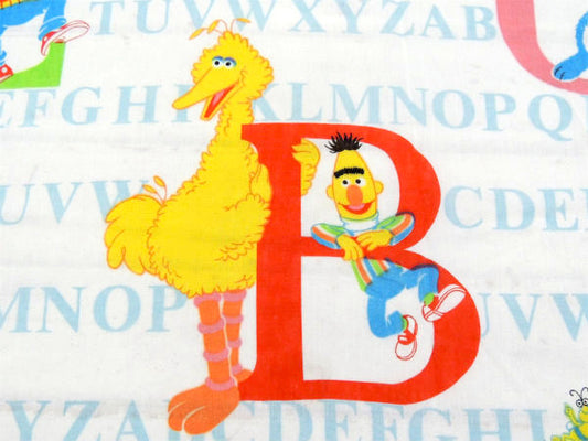 【セサミストリートの仲間たち】アルファベット柄・ヴィンテージ・ユーズドシーツ(ボックスタイプ)USA