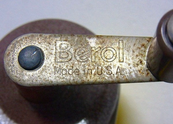 【Berol】イエローの小さなヴィンテージ・ペンシルシャープナー/鉛筆削り USA