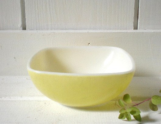 PYREX スクエア・ボウル(イエロー)