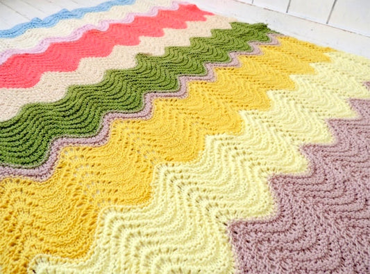 カラフル波デザイン・手編みニット・ヴィンテージ・ブランケット・ひざ掛け・グラニーブランケット・大判