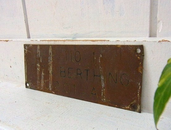 【CREW BERTHING】アメリカ海軍・真鍮製・40’sアンティーク・船内プレート/標示プレート