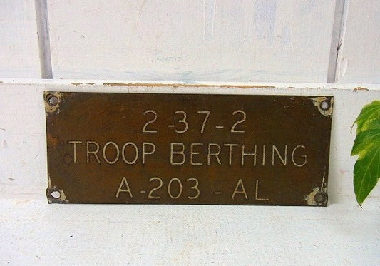 【TROOP BERTHING】アメリカ海軍・真鍮製・40’sアンティーク・船内プレート