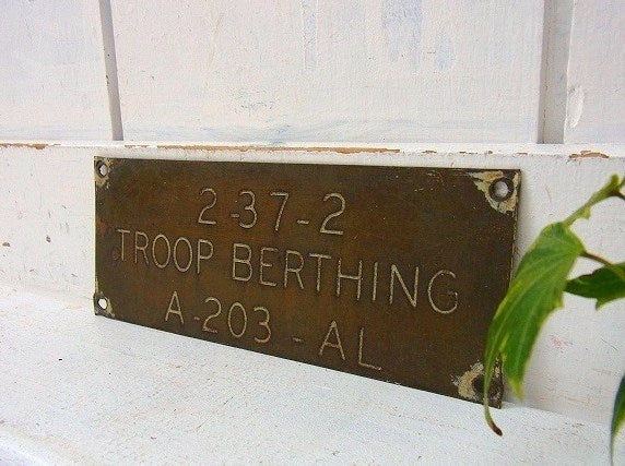 【TROOP BERTHING】アメリカ海軍・真鍮製・40’sアンティーク・船内プレート