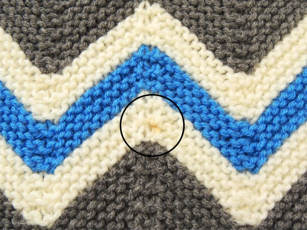 グレー×ホワイト×ブルー・大判サイズ・ヴィンテージ・ニット・ブランケット・ひざ掛け 116×167