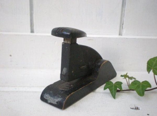 ノスタルジックな木製×アイアン製・アンティーク・ホッチキス/ステープラー USA