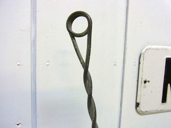 ロングハンドルのティン製・ヴィンテージ・ダストパン/ちりとり USA