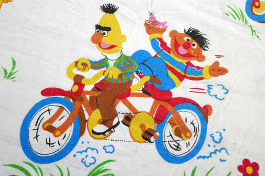 セサミストリートの仲間たち 自転車 スケボー 乗り物 ヴィンテージ ユーズドシーツ(ボックスタイプ)