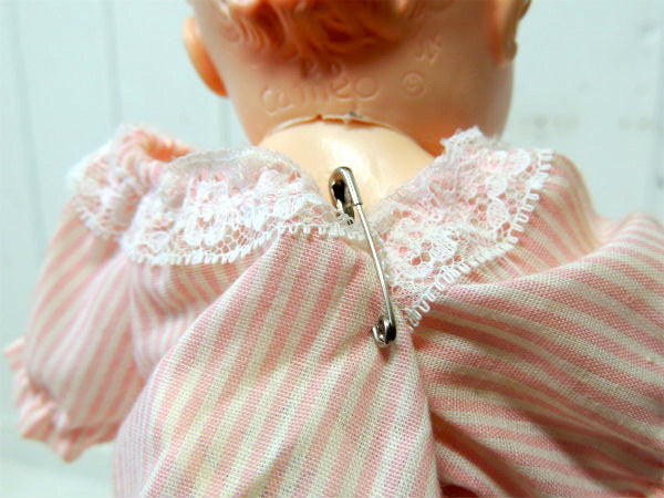 【キューピー】カメオ社・ハードタイプ・ヴィンテージ・ラバードール/人形スタンド付き USA・洋服