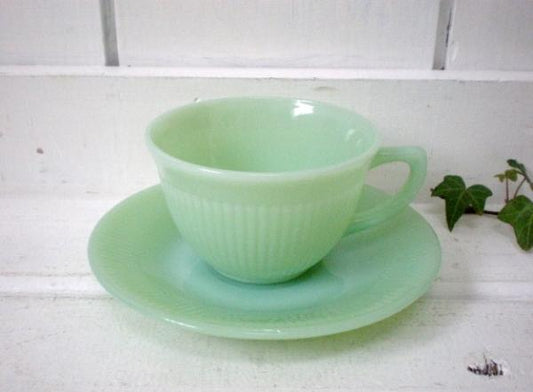 FireKing ジェーンレイ・カップ&ソーサ