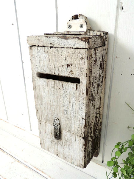 白色のシャビーな木製・アンティーク・メールボックス/郵便受け/ポスト/カントリースタイル