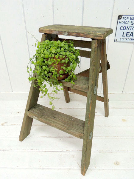 グリーン色・古い木製のシャビーなアンティーク・OLDステップラダー/脚立/ガーデニング