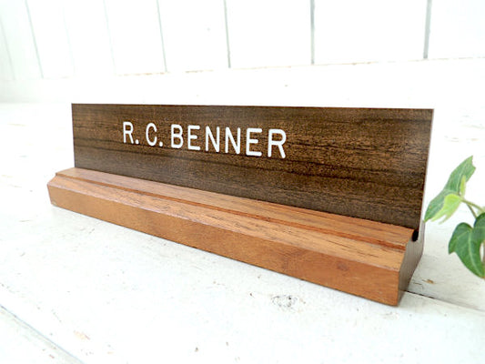 【R.C. BENNER】ヴィンテージ・卓上・ネームプレート・席札・ウッド柄・木製・USA・サイン
