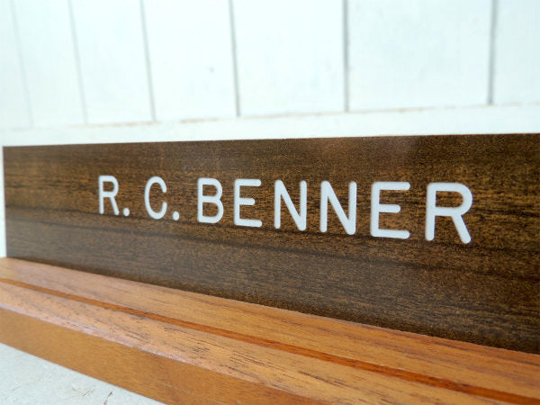 【R.C. BENNER】ヴィンテージ・卓上・ネームプレート・席札・ウッド柄・木製・USA・サイン