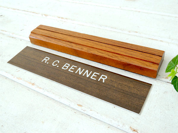 【R.C. BENNER】ヴィンテージ・卓上・ネームプレート・席札・ウッド柄・木製・USA・サイン