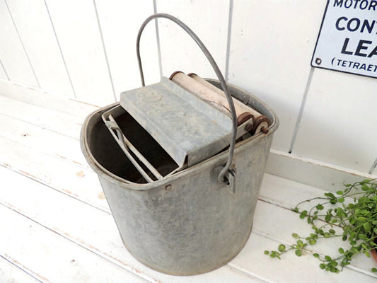 Deluxe シャビーなメタル製・モップ絞り器付き・50's ヴィンテージ・バケツ USA