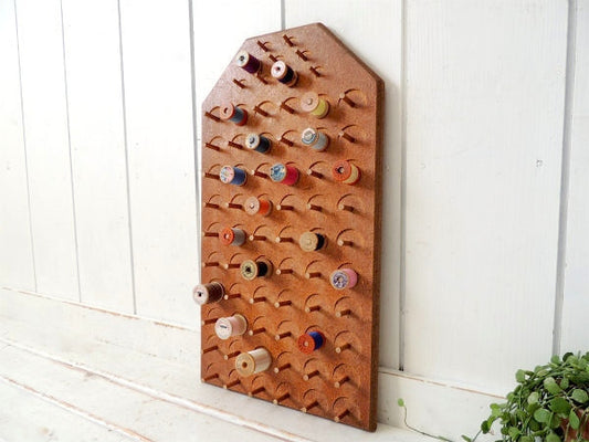 木製・壁掛け式・ヴィンテージ・スプールホルダー・糸巻きホルダー・ボビンホルダー・裁縫用品 USA