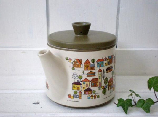 1970年代 Countey Village キュート 絵柄の可愛い おうち柄 アンティーク 陶器製 ポット ティーポット OVEN PROOF