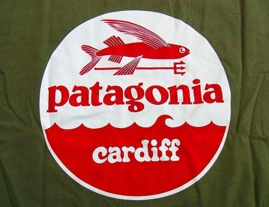 【Patagonia】パタゴニア・カーディフ限定・Tシャツ&ステッカーetc1枚付き/オリーブ