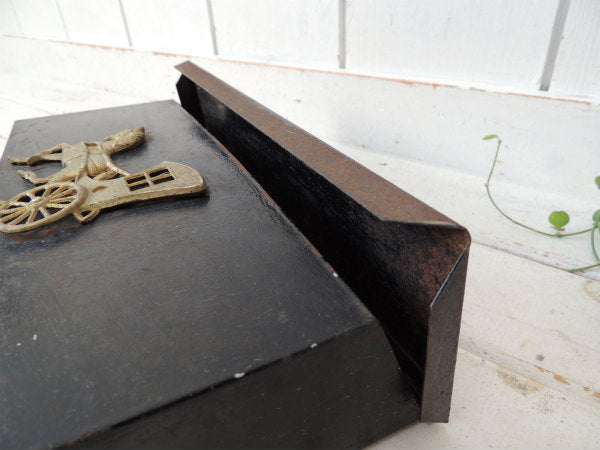 【馬車モチーフ】新聞受け付き・横型・黒色メタル製・ヴィンテージ・メールボックス・郵便受け・ポスト