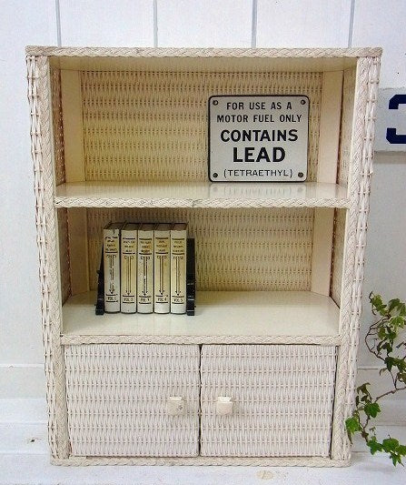 白色・扉付き・3段アンティーク・ウィッカーシェルフ/飾り棚 USA