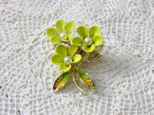 黄色の小さなフラワーモチーフ・ヴィンテージ・ブローチ/スカーフ留め/アクセサリー USA