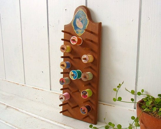 バレリーナ柄・木製・壁掛けアンティーク・スプールホルダー/糸巻きホルダー USA