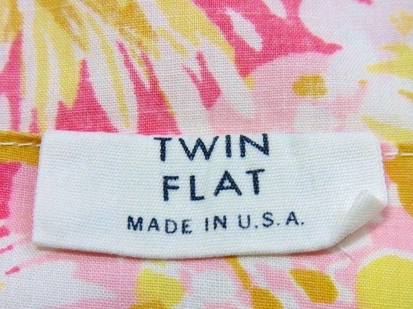 ピンク色の花柄・ヴィンテージ・ユーズドシーツ(フラットタイプ) USA