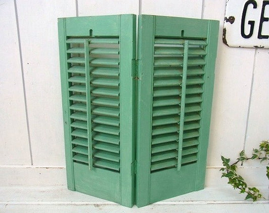 ミントグリーン色のシャビーな木製・アンティーク・ルーバー/ヴォレー/シャッター/建具 USA