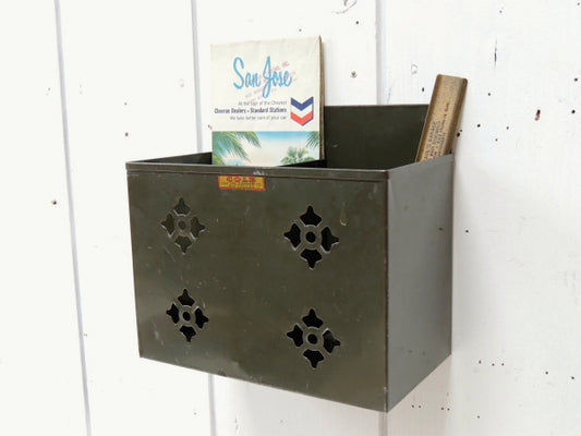 【COLE】カーキ色・透かし模様・仕切り付き・ヴィンテージ・ウォールトレイ/書類ケース USA